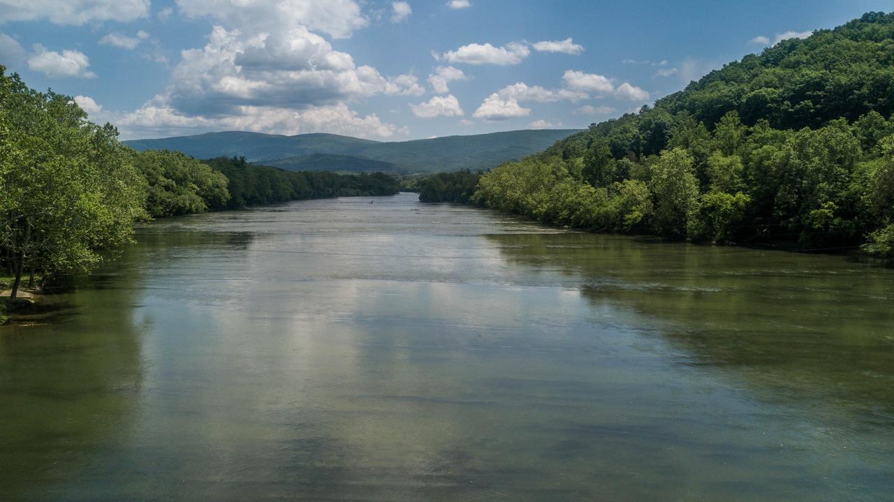Bear Valley- Riverfront With Hot Tub! Luray Eksteriør billede